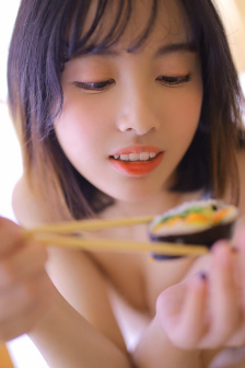 在厨房扯下岳的丁字裤小视频
