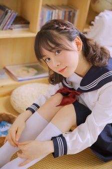 枕边有张脸
